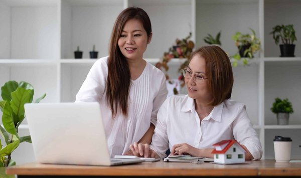 Quels sont les avantages et les stratégies du coaching en immobilier pour les particuliers ?